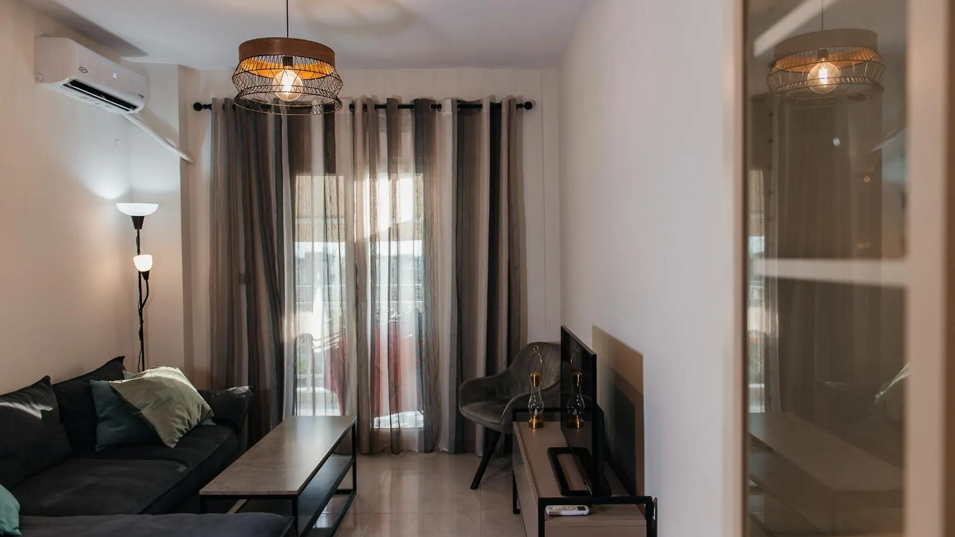 City Panorama + Free Street Parking Thessaloniki Apartment